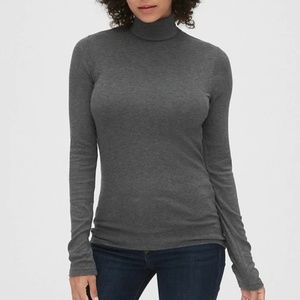 GAP Ribbed Turtleneck Top in Grey